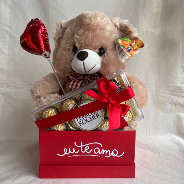 ARRANJO FERRERO E PELUCIA GRANDE E CORAÇÃO PEQ