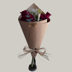 Mini Buquê com 2 Rosas Vermelhas Importadas no Kraft