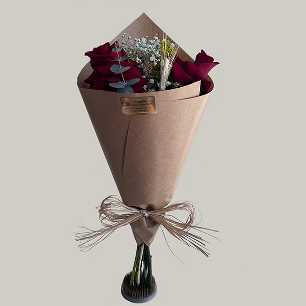 Mini Buquê com 2 Rosas Vermelhas Importadas no Kraft