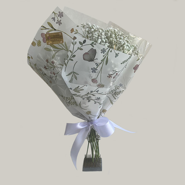 Buquê de gipsofilas brancas com embalagem elegante da Floricultura Camélia na Zona Norte de São Paulo